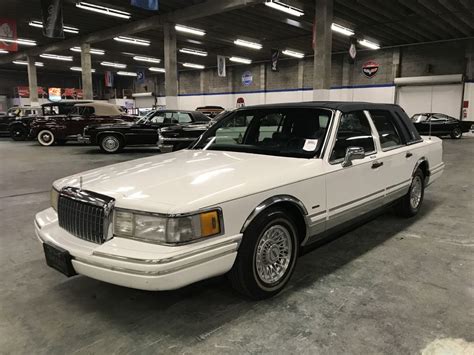 Lincoln Town Car Signature Sedan The Vault Ms