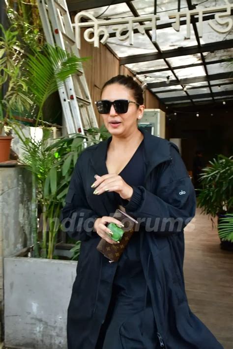 huma qureshi snapped  juhu photo