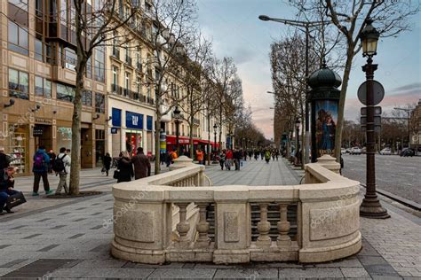 Par S De Febrero De Salida O Entrada Del Metro Por La Ma Ana