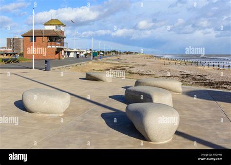 Littlehampton seafront hi-res stock photography and images - Alamy