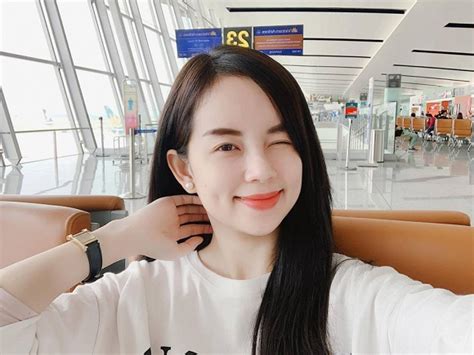 sao nữ làm mẹ đơn thân Kẻ chăm khoe ảnh bán nude người là bà chủ giàu sụ