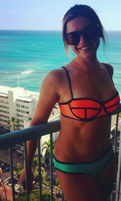 Home And Away S Jessica Grace Smith Shows Enviable Figure In Bikini In Hawaii Daily Mail Online