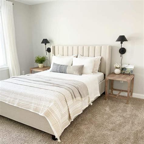 28 Cozy Bedrooms With Neutral Cream Headboard Upholstery Ideas