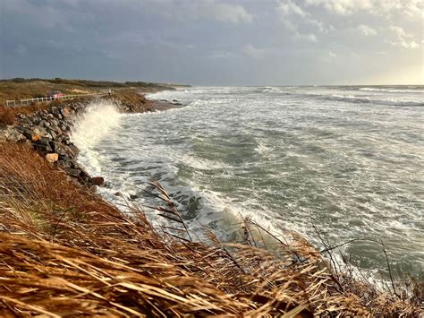 Plage La Paracou The Beaches Of Vend E In Les Sables D Olonne Guide