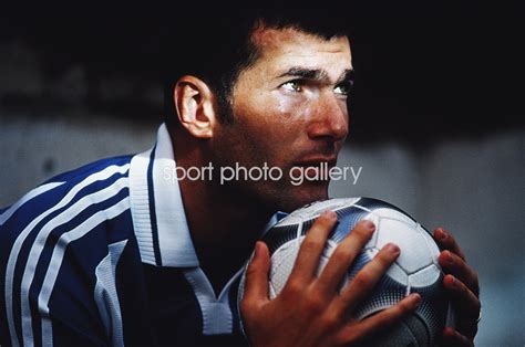 Zinedine Zidane Juventus portrait Turin 1999 Images | Football Posters