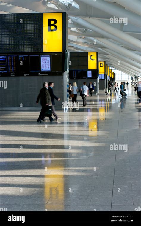 Heathrow Airport Terminal 5 Stock Photo - Alamy