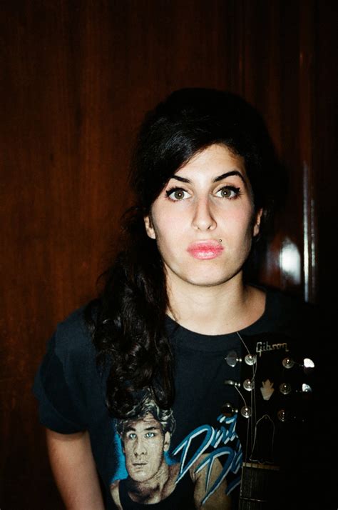 Before fame and drugs: rare photos of a young and happy Amy Winehouse - Pictolic