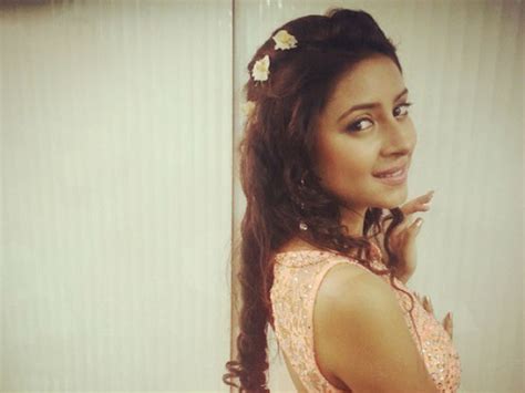 Balika Vadhu Actress Pratyusha Banerjee Commits Suicide - Filmibeat