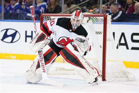 Hockey30 Vidéo HAHA Juraj Slafkovsky est tombé dans la trappe de