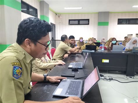 Dinkes Sulbar Gelar Coaching Clinic Updating Pengisian Data Diri Nakes