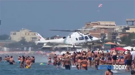 VIDEO Tragedia Al Lido Un Uomo Stroncato In Spiaggia Da Un Malore