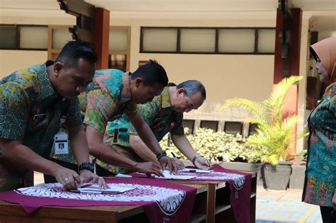 Ikrar Dan Penandatanganan Pakta Integritas Netralitas Di Lingkup Badan