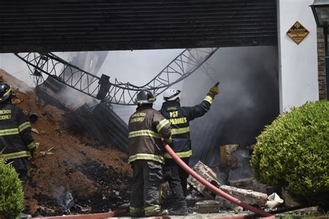 Espectacular Incendio En Una Fábrica De Corcho En Corrientes Y Viamonte