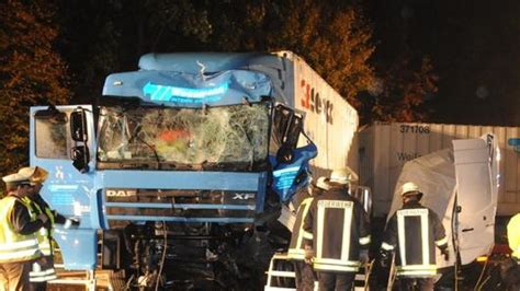 Schwerer Lkw Unfall Auf Der A