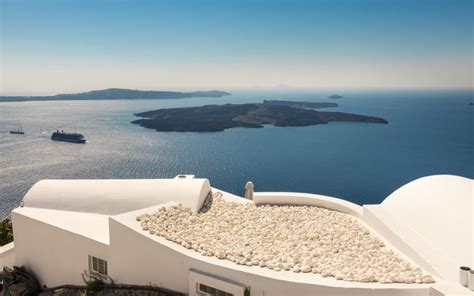 Majestic Santorini volcano, hot springs, and Thirassia full day tour ...