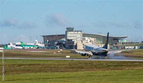 Cork Airport Ireland Rd February Ryanair Aircraft Landing On