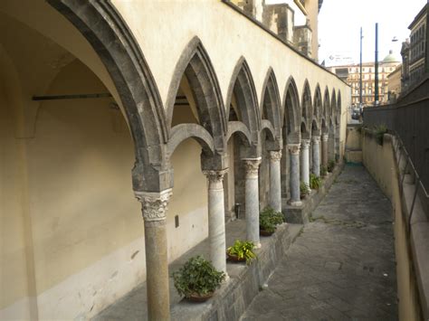 Chiesa Dell Incoronata A Via Medina Custodiva Una Spina Della Corona