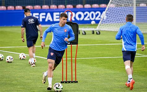 Bayer Leverkusen Adam Hlozek Sucht Mehr Spielzeit