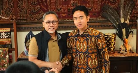 Menilik Batik Gibran Rakabuming Saat Diusung Jadi Cawapres Prabowo