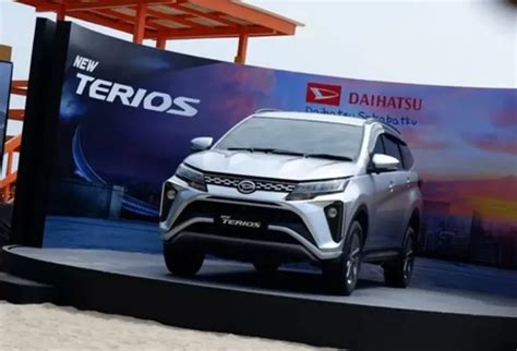 Mirip Fortuner Toyota Rush Facelift Tampakan Diri Begini Wujudnya