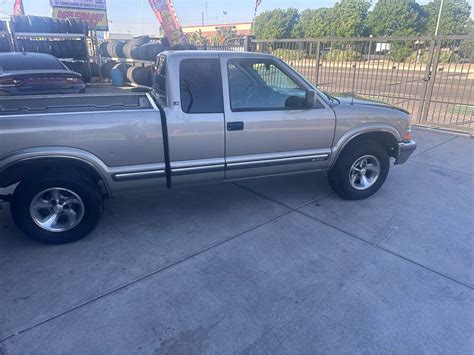2000 Chevy S10 pickup extended cab V6 ** excellent condition** CLEAN