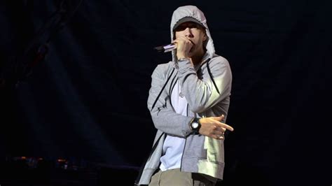 Eminem Courts Controversy Again On New Album Cnn