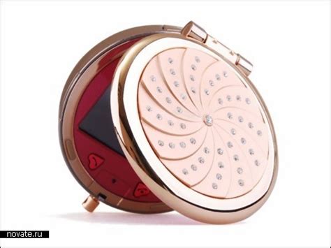 "Чья пудреница зазвонила? Возьмите трубку!" Концепт женского телефона