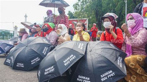 Tuntut UU PPRT Disahkan Puluhan Pekerja Rumah Tangga Demo Di Monas