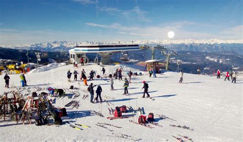 Skijali Te Val Di Fiemme Alpe Cermis Skija Ki Odmor Na Destinaciji