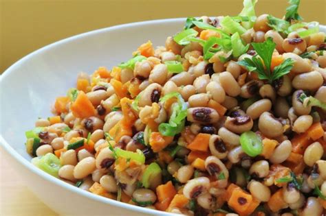 Salada de Feijão Fradinho Vegetais e Bacon Receitadas