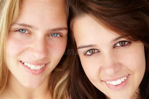 Ciérrese Encima Del Retrato De Adolescentes Foto de archivo Imagen de