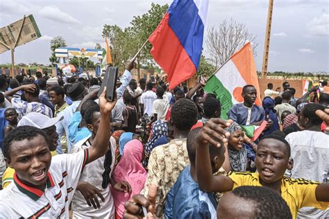 Coup DÉtat Au Niger Des Milliers De Partisans Au Régime Militaire