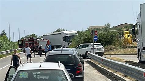 Nuovo Tragico Incidente Sulla Ss Nel Cosentino Un Morto E Un