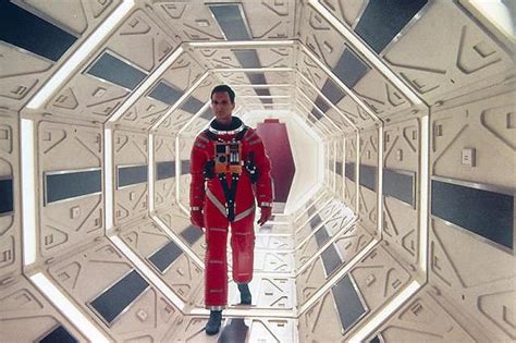 「2001年宇宙の旅」の予告編、40年ぶりに新バージョンを製作 映画ニュース 映画com