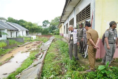 Sebabkan Tembok Sekolah Ambruk Aktivitas Galian Tanah Di Cisoka Dihentikan