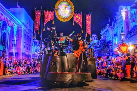 Boo To You Parade Photo Tour Mickey S Halloween Party