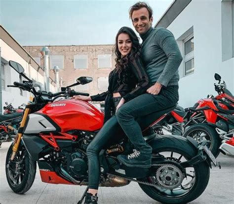 Johann Zarco E Fidanzata A Borgo Panigale Per Preparare La V4 Ma