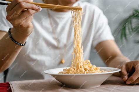 Premium Photo | Noodles nirvana a visual feast of savory delights and ...