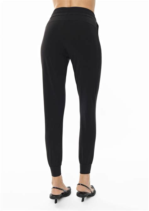 INA KESS Damen Hose LUXE LÉGER Track Pant Relaxed Fit in Schwarz kaufen