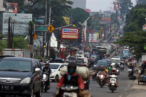 Dampak Penyekatan Kawasan Parung Bogor Macet Total