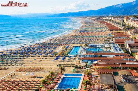 Veduta Dallalto Della Costa Di Viareggio Foto Forte Dei Marmi