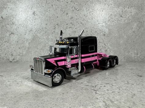 1 64 Peterbilt 389 Black Pink FarmToys4You