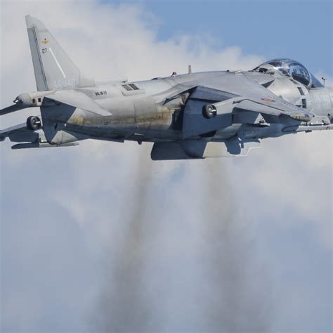 A Look Back At The Harrier Jump Jets History Of Vertical Take Off And Landing Vtol