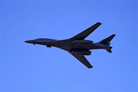 北朝鮮、icbmで対米威嚇米側は戦略爆撃機を半島上空に再展開でけん制 読売新聞