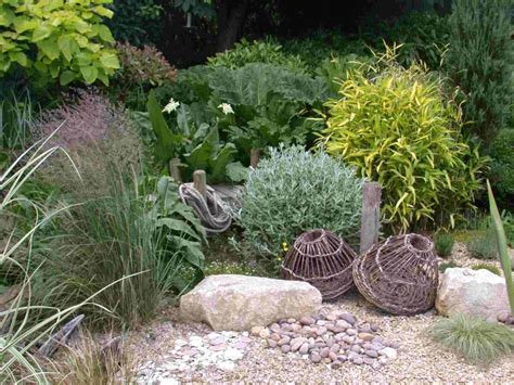 Decorative Ideas for Landscape Gravel Garden Design