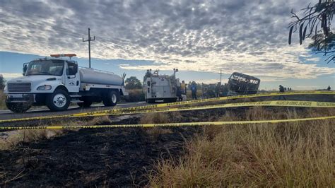 Choque Entre Camión De Pasajeros Y Tráiler Deja 22 Muertos Y 18 Heridos