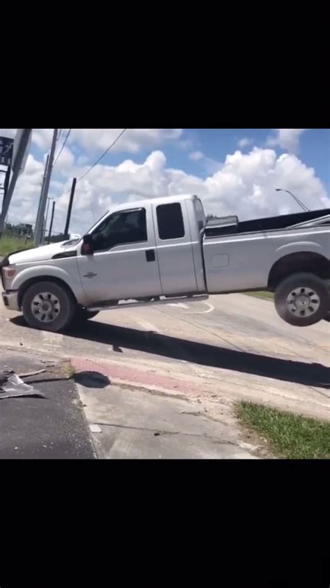 Guy doesn’t want his car towed : PublicFreakout