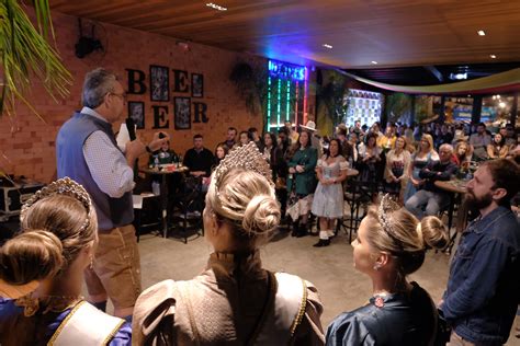 Oktoberfest Tour Leva Tradi O E Festa Para Joa Aba Oktoberfest