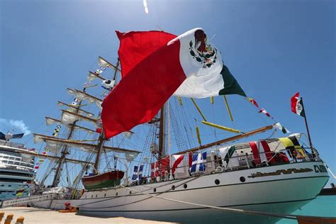 El Buque Escuela Velero Cuauhtémoc atraca en Progreso