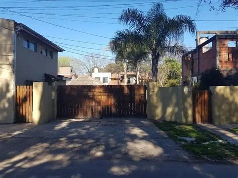 Venta Casa Dormitorios A Os M Cocheras Godoy Cruz